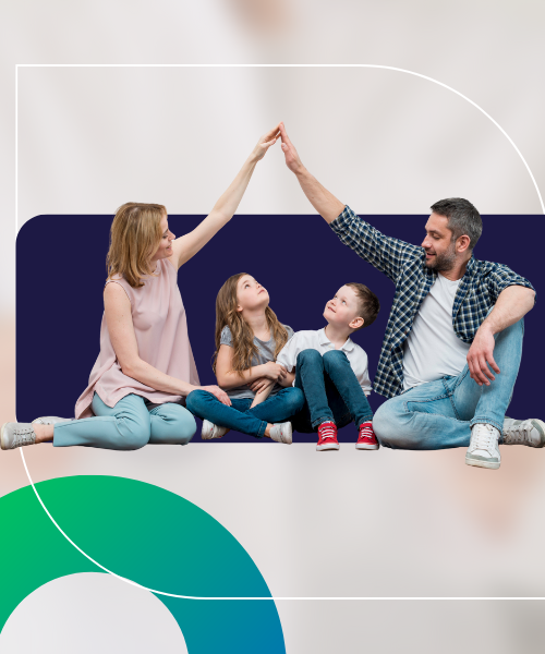 Família feliz protegida pelos seguros DH Vital